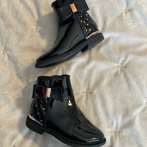 Next girls patent leather black boots size 8 Bow detail